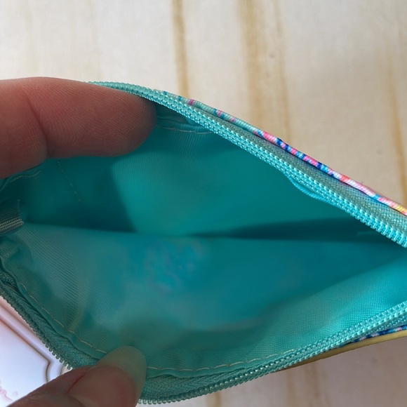 Lilly Pulitzer ID Case featured in Splashdance - Picture 6 of 7